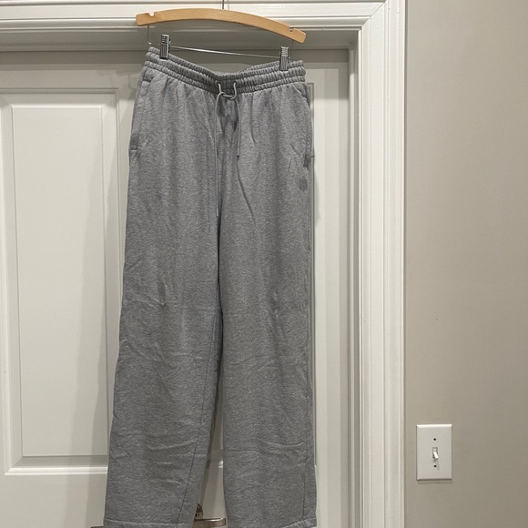 the group by babaton dover sweatpant - Picture 3 of 5